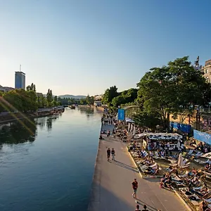 Chic One-bedroom With King-size Bed, Nestled In Vienna's Vibrant Heart Vienne